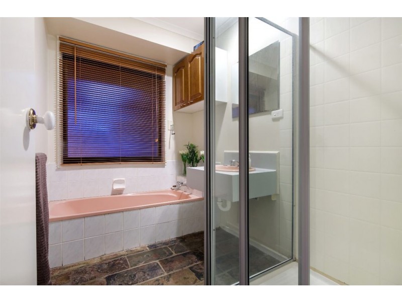 12 Meadow Glen Drive, Epping VIC 3076