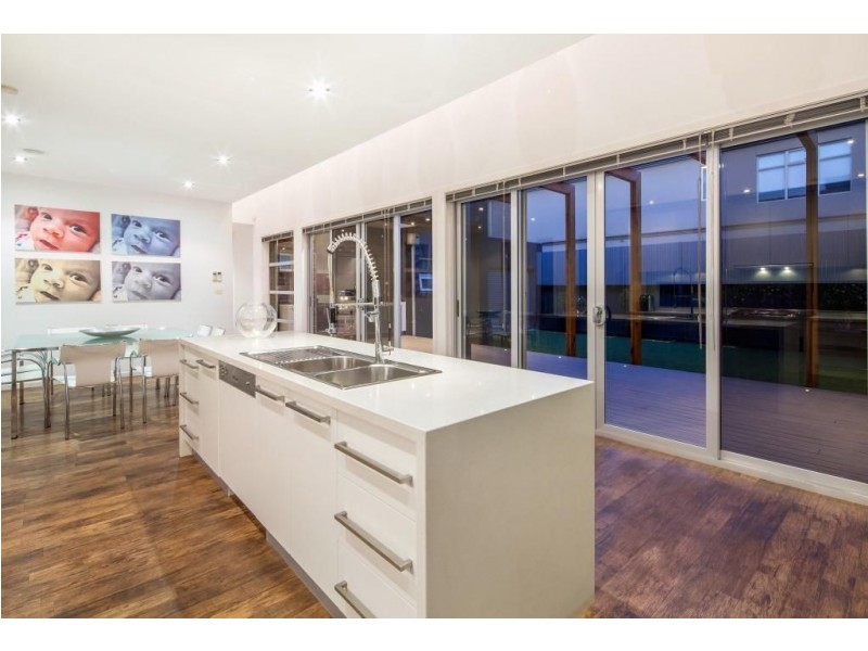 18 Hayston Boulevard, Epping VIC 3076