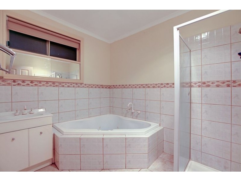 2 Serpentine Court, Lalor VIC 3075