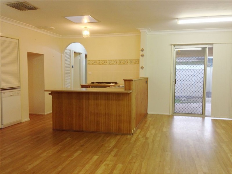 14 Elmhurst Road, Gladstone Park VIC 3043