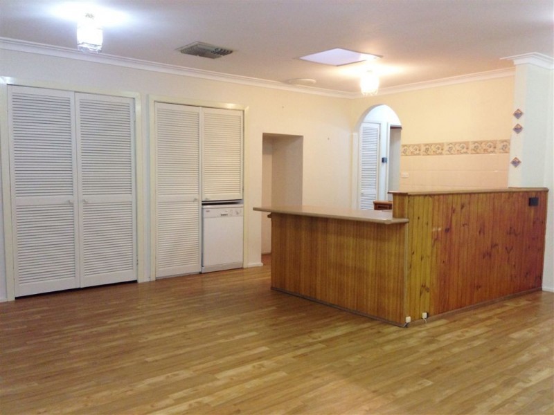 14 Elmhurst Road, Gladstone Park VIC 3043