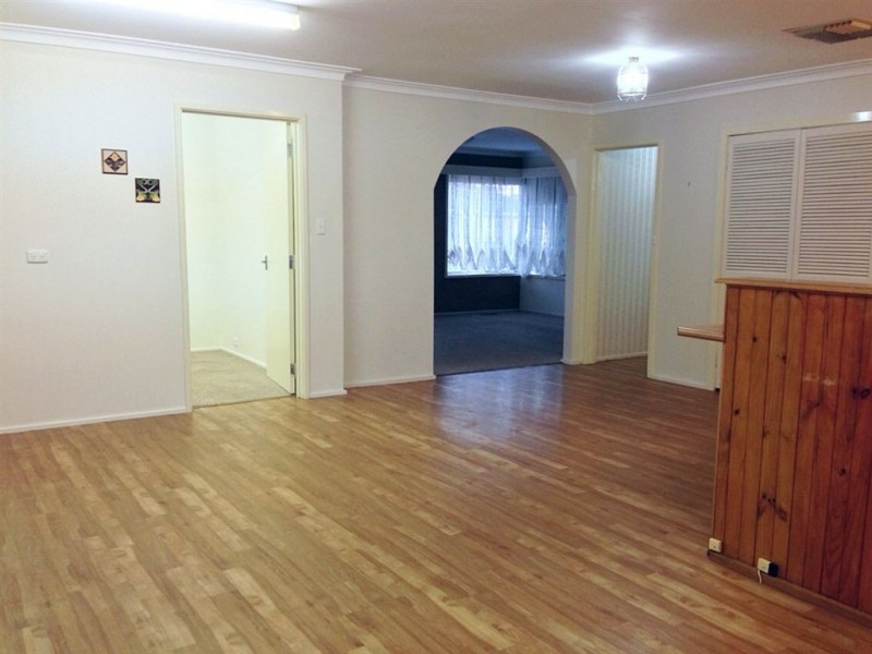 14 Elmhurst Road, Gladstone Park VIC 3043