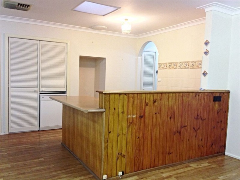 14 Elmhurst Road, Gladstone Park VIC 3043