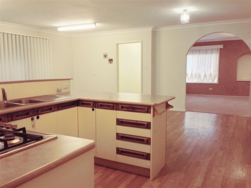 14 Elmhurst Road, Gladstone Park VIC 3043
