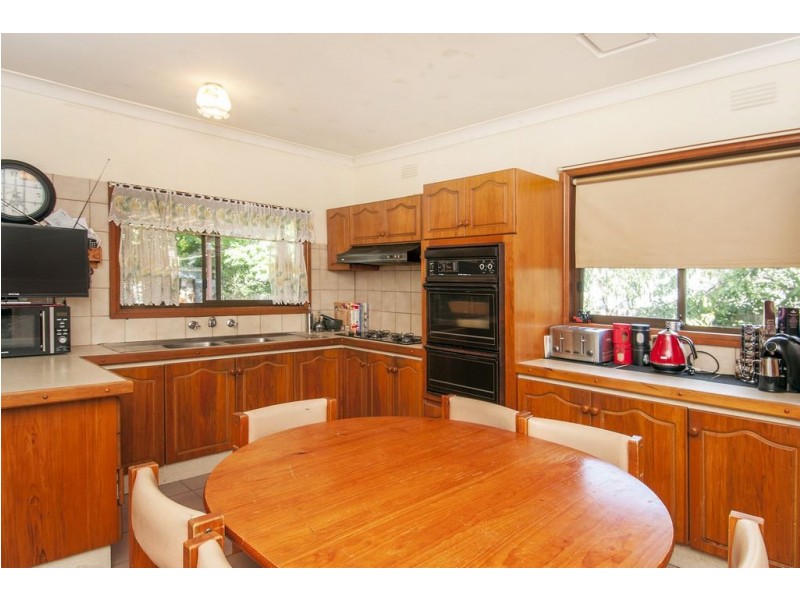 64 Mount View Road, Thomastown VIC 3074