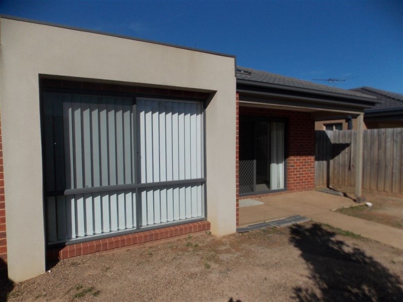 266 The Lakes Boulevard, South Morang VIC 3752