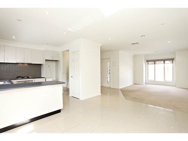 10/5 Delacombe Drive, Mill Park VIC 3082