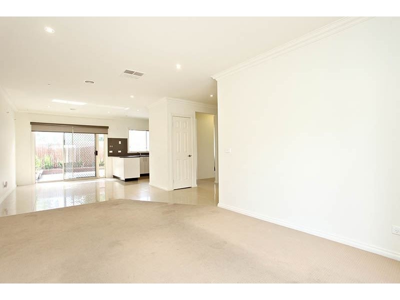 10/5 Delacombe Drive, Mill Park VIC 3082