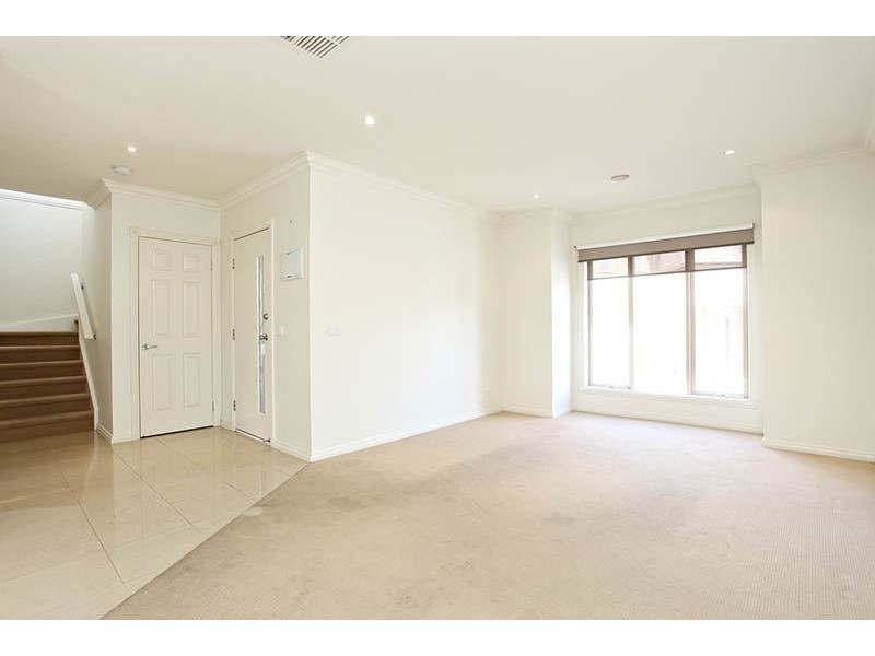 10/5 Delacombe Drive, Mill Park VIC 3082