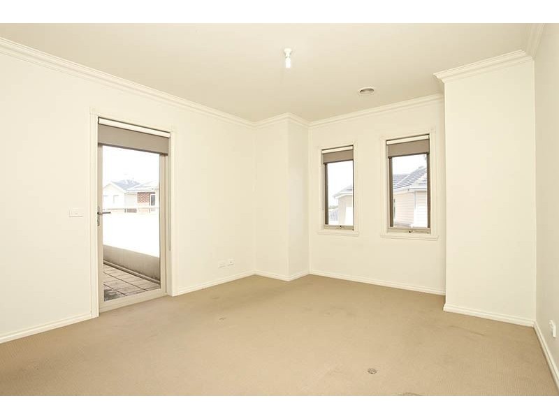 10/5 Delacombe Drive, Mill Park VIC 3082