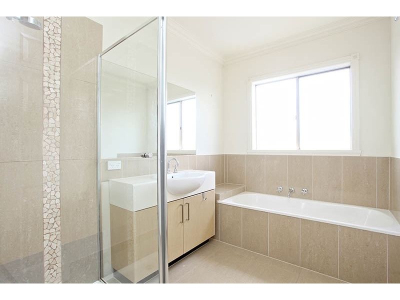 10/5 Delacombe Drive, Mill Park VIC 3082