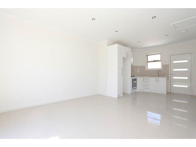 4/3 Poplar Street, Thomastown VIC 3074