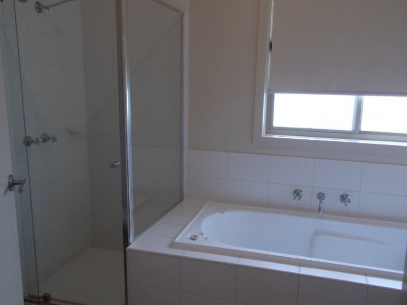 A/27 Glenorchy Way, South Morang VIC 3752