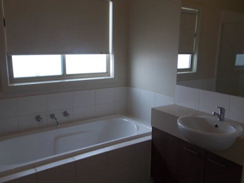 A/27 Glenorchy Way, South Morang VIC 3752