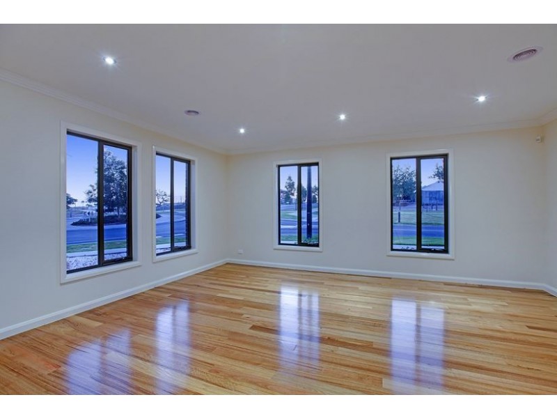 9 Pine Park Drive, Epping VIC 3076