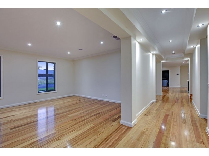 9 Pine Park Drive, Epping VIC 3076