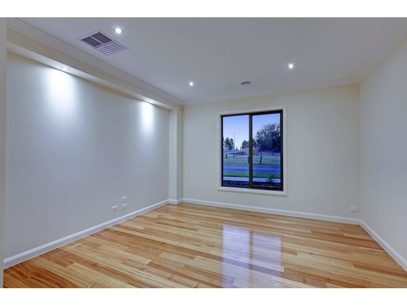 9 Pine Park Drive, Epping VIC 3076