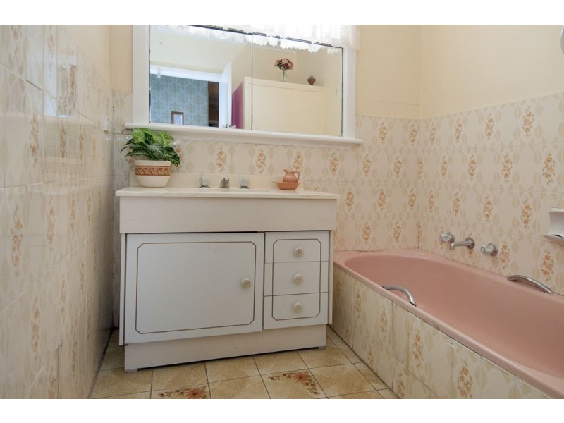 16 Travers Street, Thomastown VIC 3074