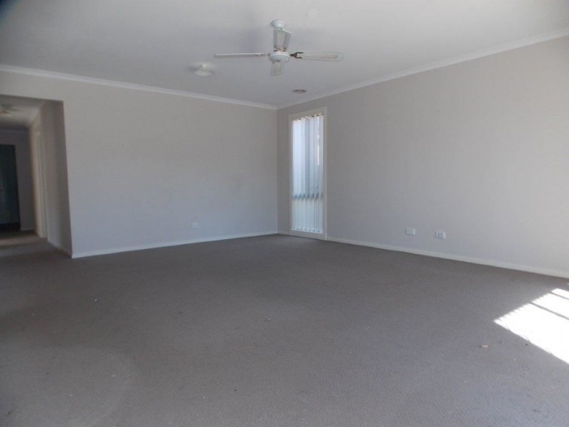 266 The Lakes Boulevard, South Morang VIC 3752