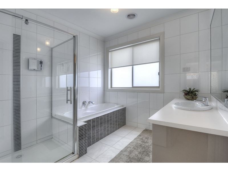 9 Gatestone Road, Epping VIC 3076