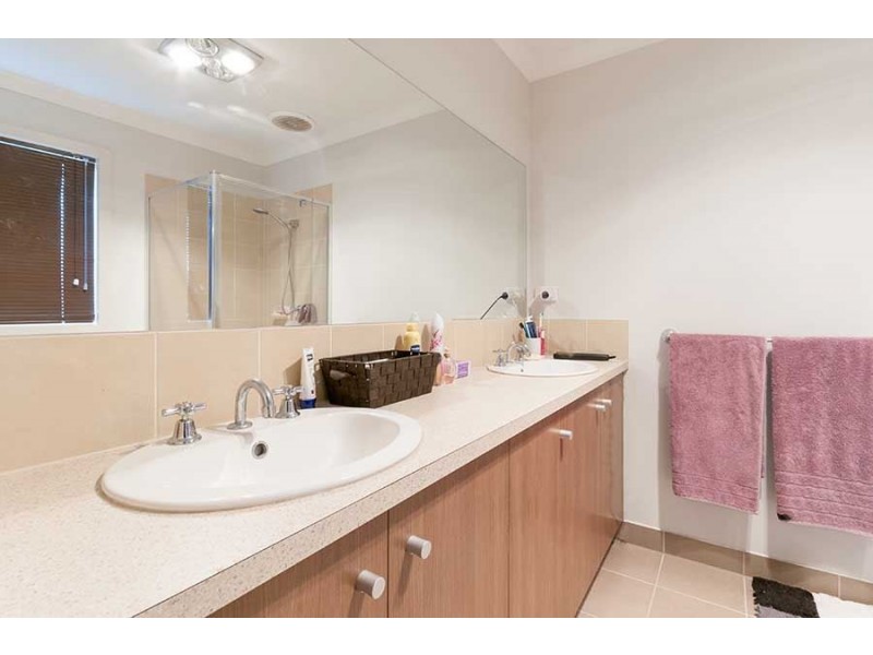 24 Ovens Circuit, Whittlesea VIC 3757
