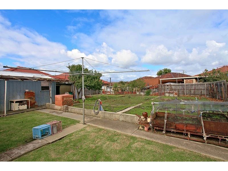 5 Heather Avenue, Thomastown VIC 3074