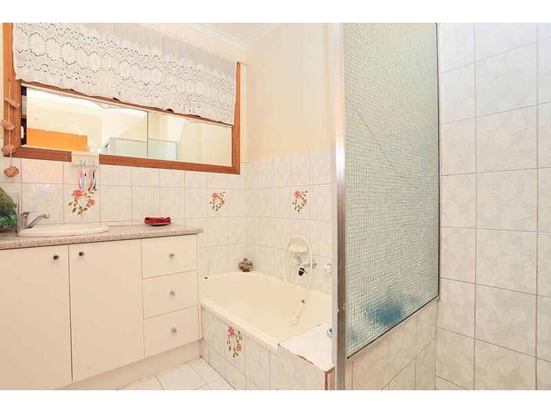 2 Kathryn Avenue, Lalor VIC 3075