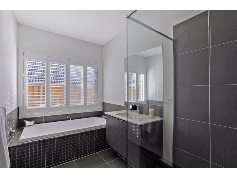 12 Knightsbridge Drive, Epping VIC 3076