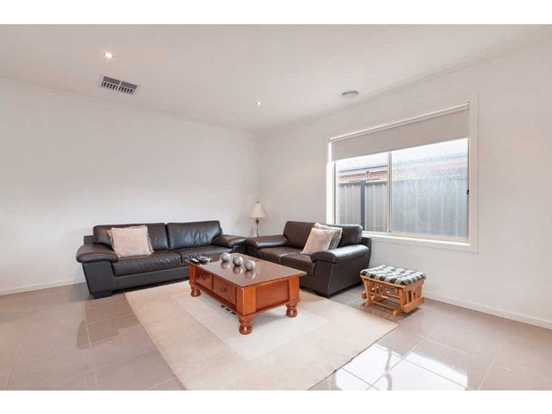 33 Creswick Drive, Wollert VIC 3750