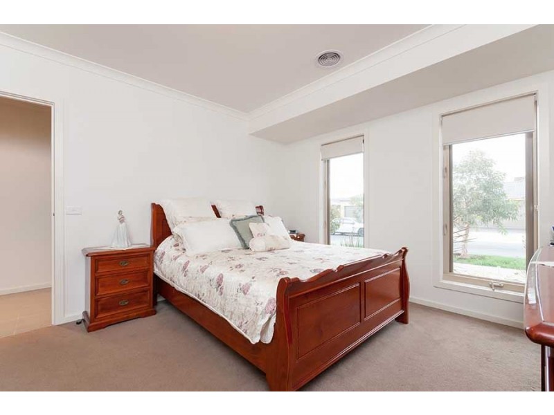 33 Creswick Drive, Wollert VIC 3750