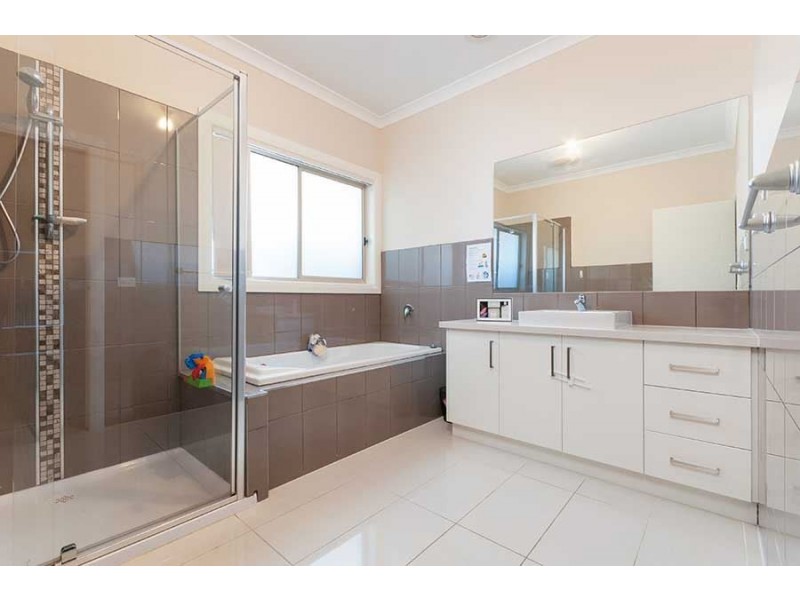 26 Cloverfield Crescent, Epping VIC 3076