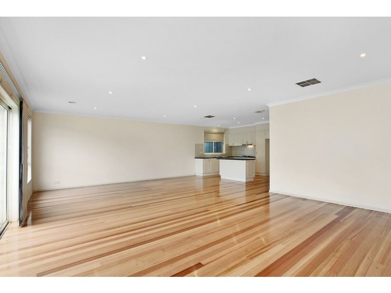 8 Renfrey Place, Craigieburn VIC 3064