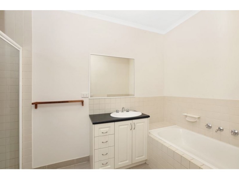 8 Renfrey Place, Craigieburn VIC 3064