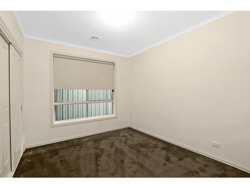 8 Renfrey Place, Craigieburn VIC 3064