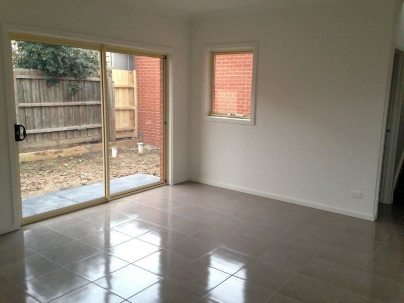 2/10 Pratt Street, Reservoir VIC 3073
