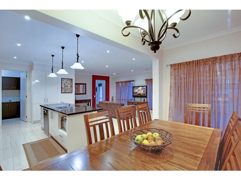 4 Abercrombie Grove, Epping VIC 3076