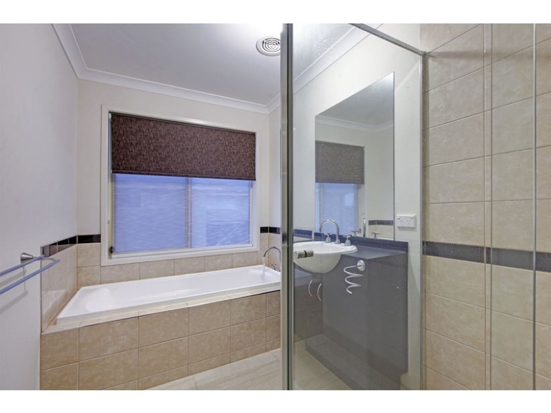 4 Abercrombie Grove, Epping VIC 3076