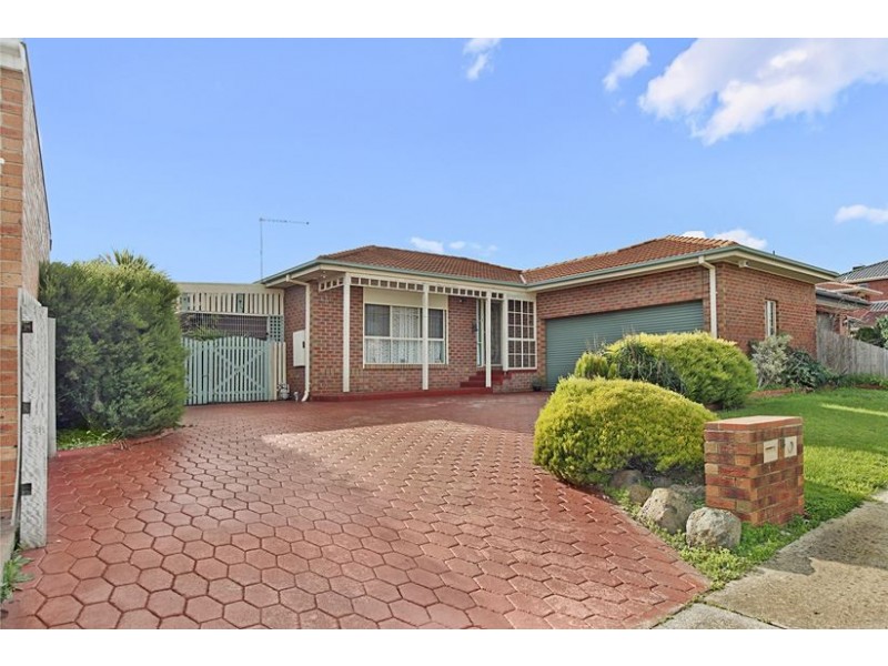 18 Ester Drive, Mill Park VIC 3082