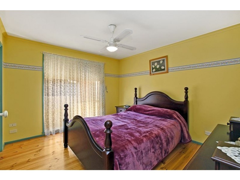 18 Ester Drive, Mill Park VIC 3082