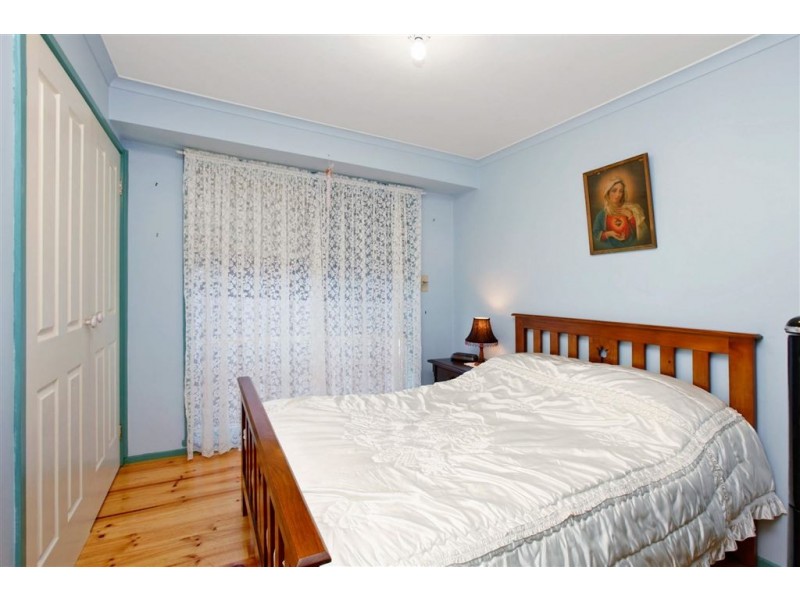 18 Ester Drive, Mill Park VIC 3082