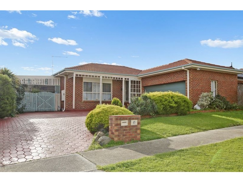 18 Ester Drive, Mill Park VIC 3082