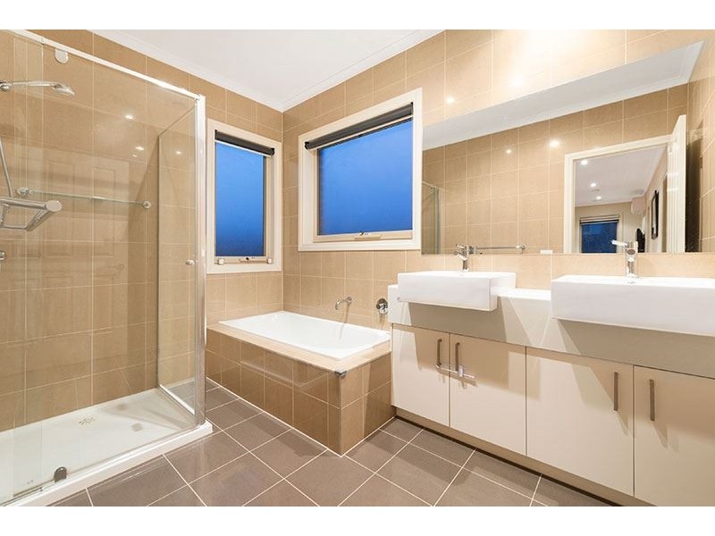 10 Belinda Court, South Morang VIC 3752