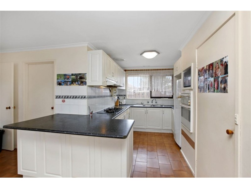 8 Bishop Place, Epping VIC 3076