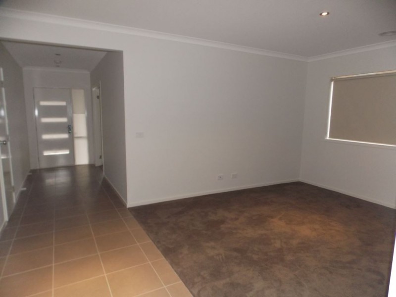 30 Saltlake Boulevard, Epping VIC 3076