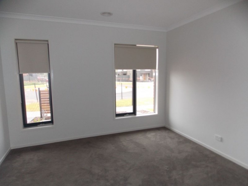 30 Saltlake Boulevard, Epping VIC 3076