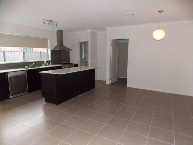 30 Saltlake Boulevard, Epping VIC 3076