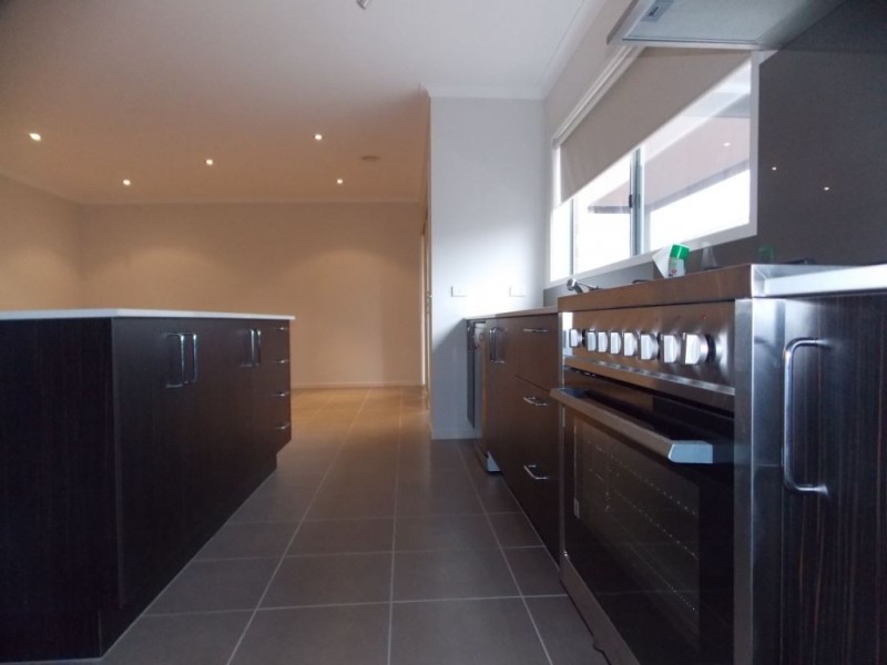 30 Saltlake Boulevard, Epping VIC 3076