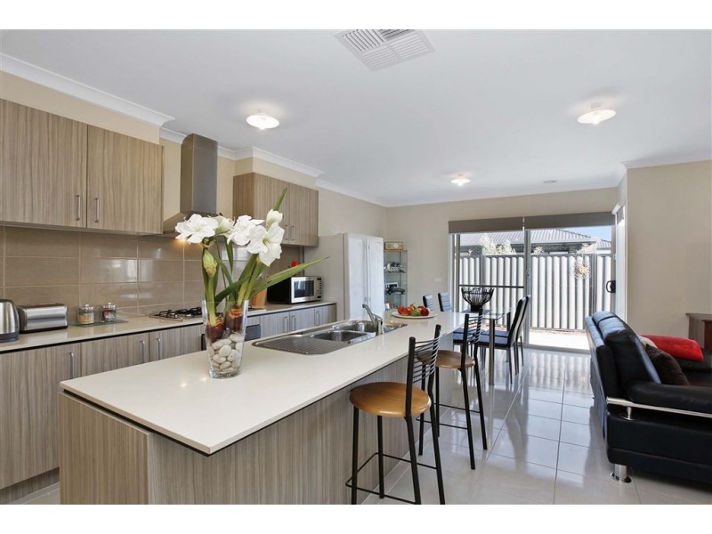8 Nundroo Crescent, Epping VIC 3076