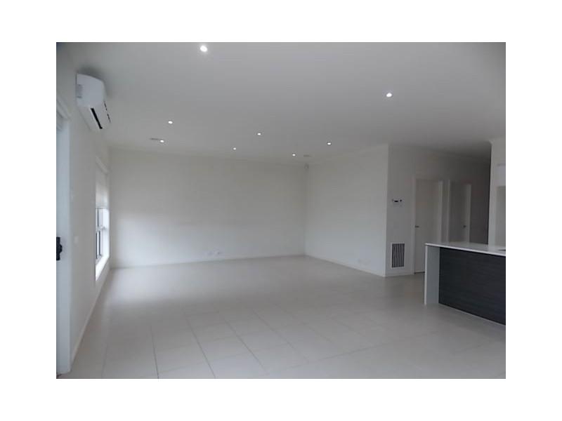 21 Amphion Street, Epping VIC 3076