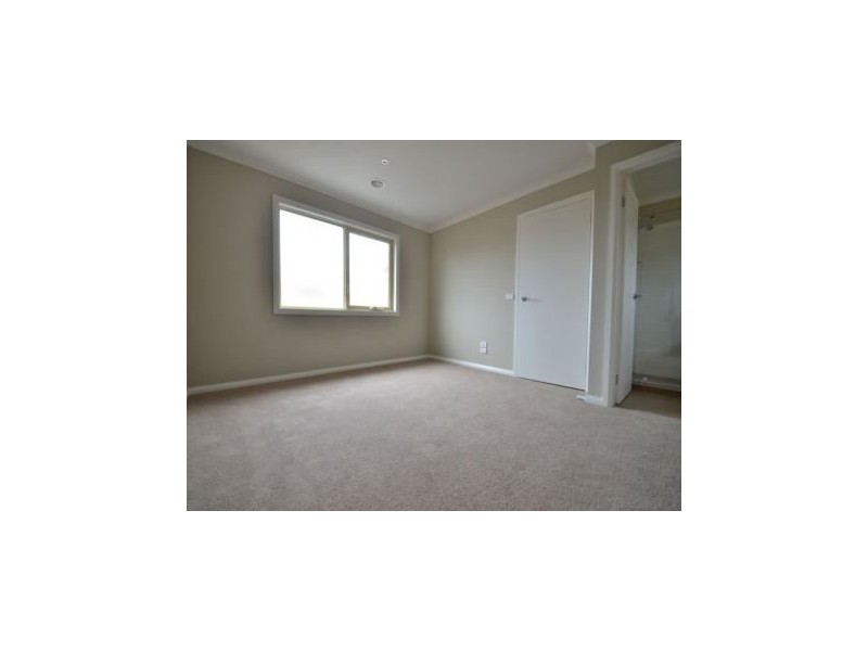 2/9 Kelvin Grove, South Morang VIC 3752